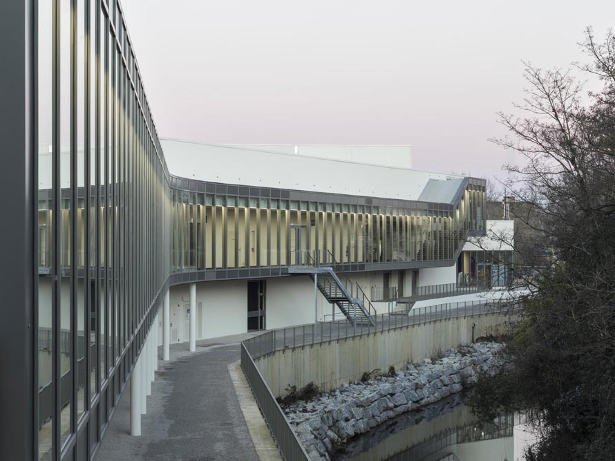 CGR cinema de Castres par Lineaire A architectes