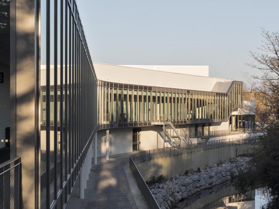 CGR cinema de Castres par Lineaire A architectes vue exterieure en hiver