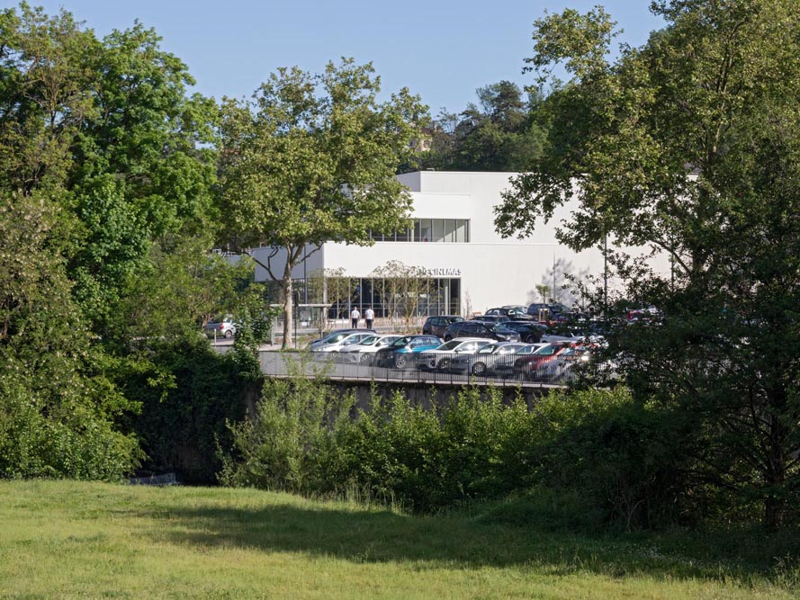 CGR cinema de Castres par Lineaire A architectes vue de loin